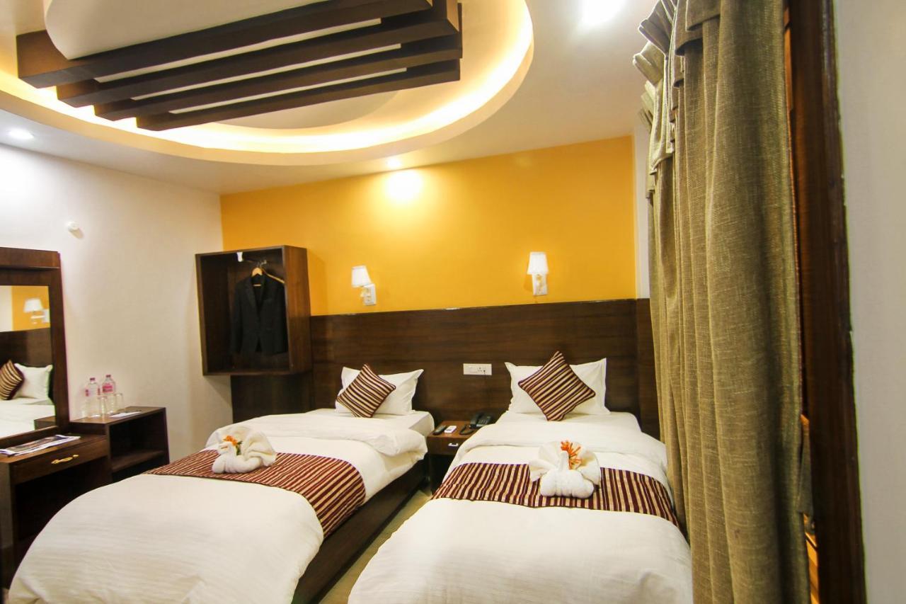 Hotel Lakeside Pvt. Ltd. Pokhara Exteriör bild