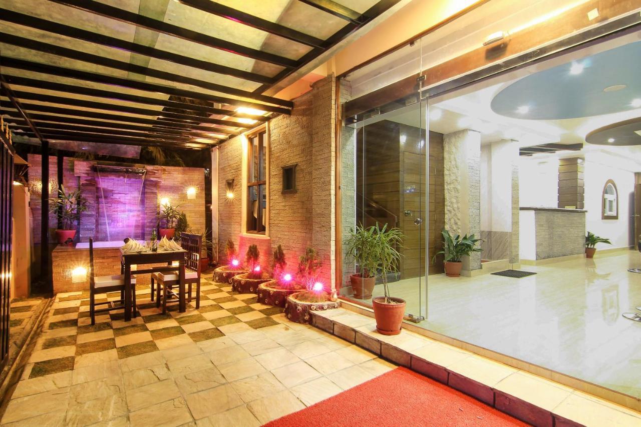 Hotel Lakeside Pvt. Ltd. Pokhara Exteriör bild