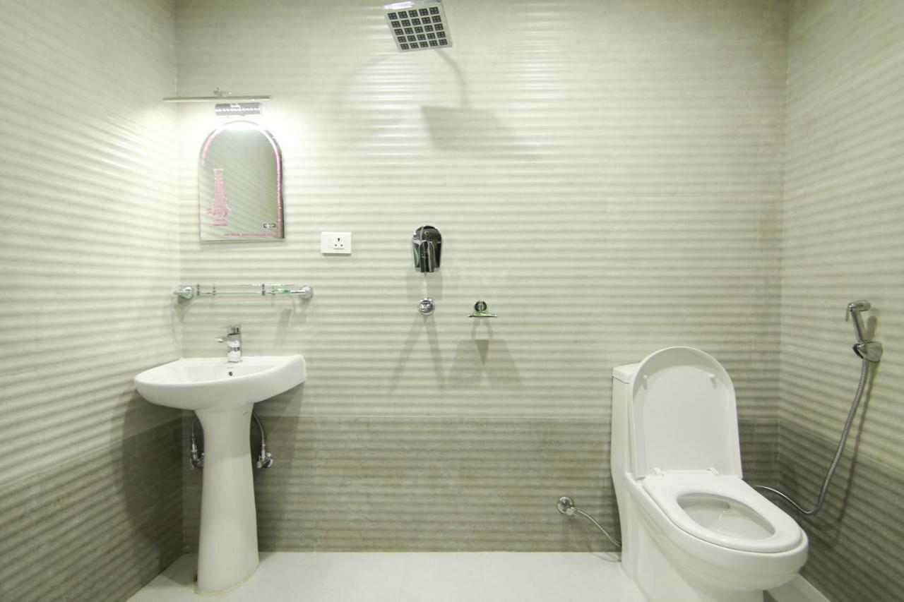Hotel Lakeside Pvt. Ltd. Pokhara Exteriör bild