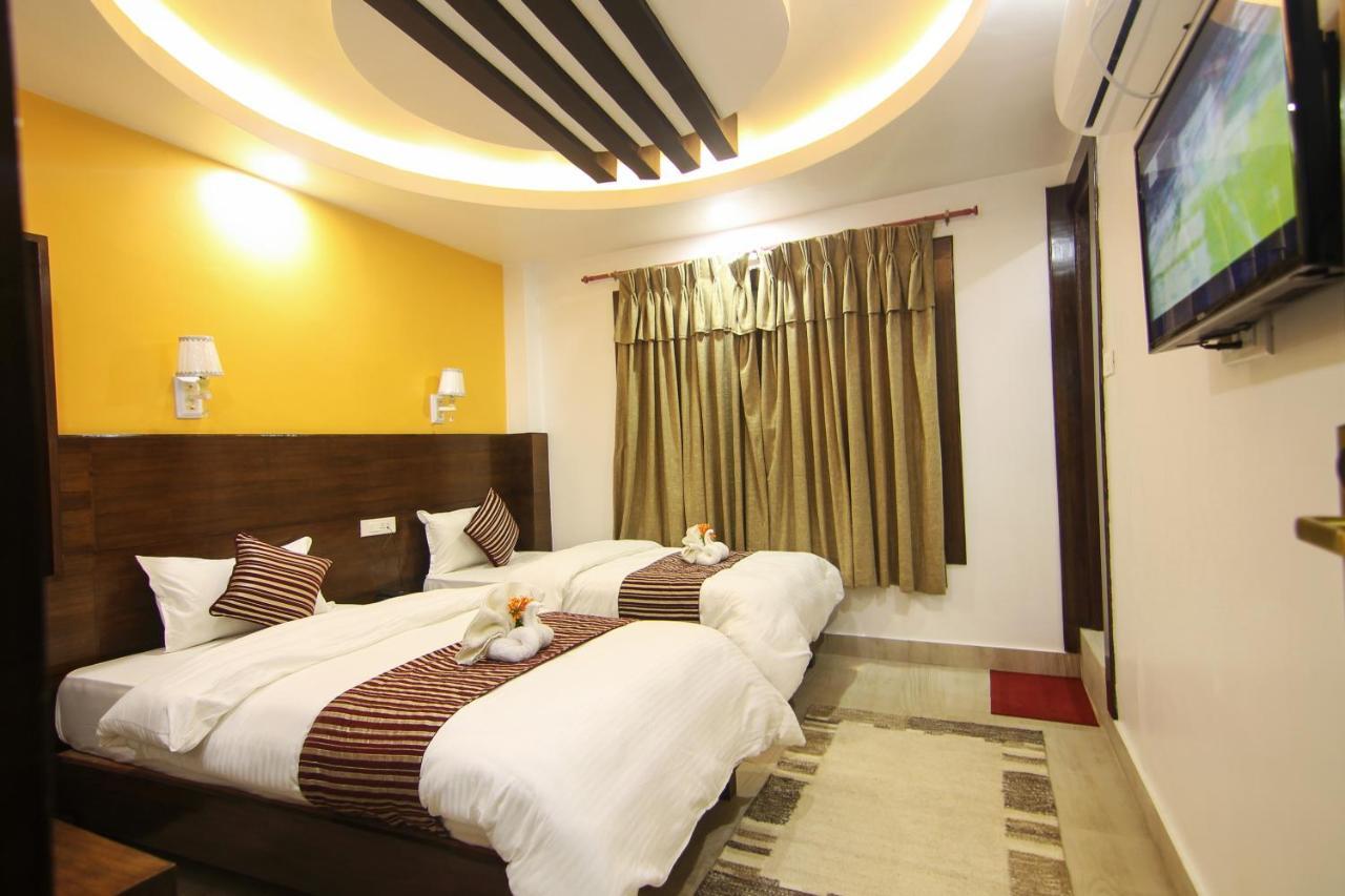 Hotel Lakeside Pvt. Ltd. Pokhara Exteriör bild