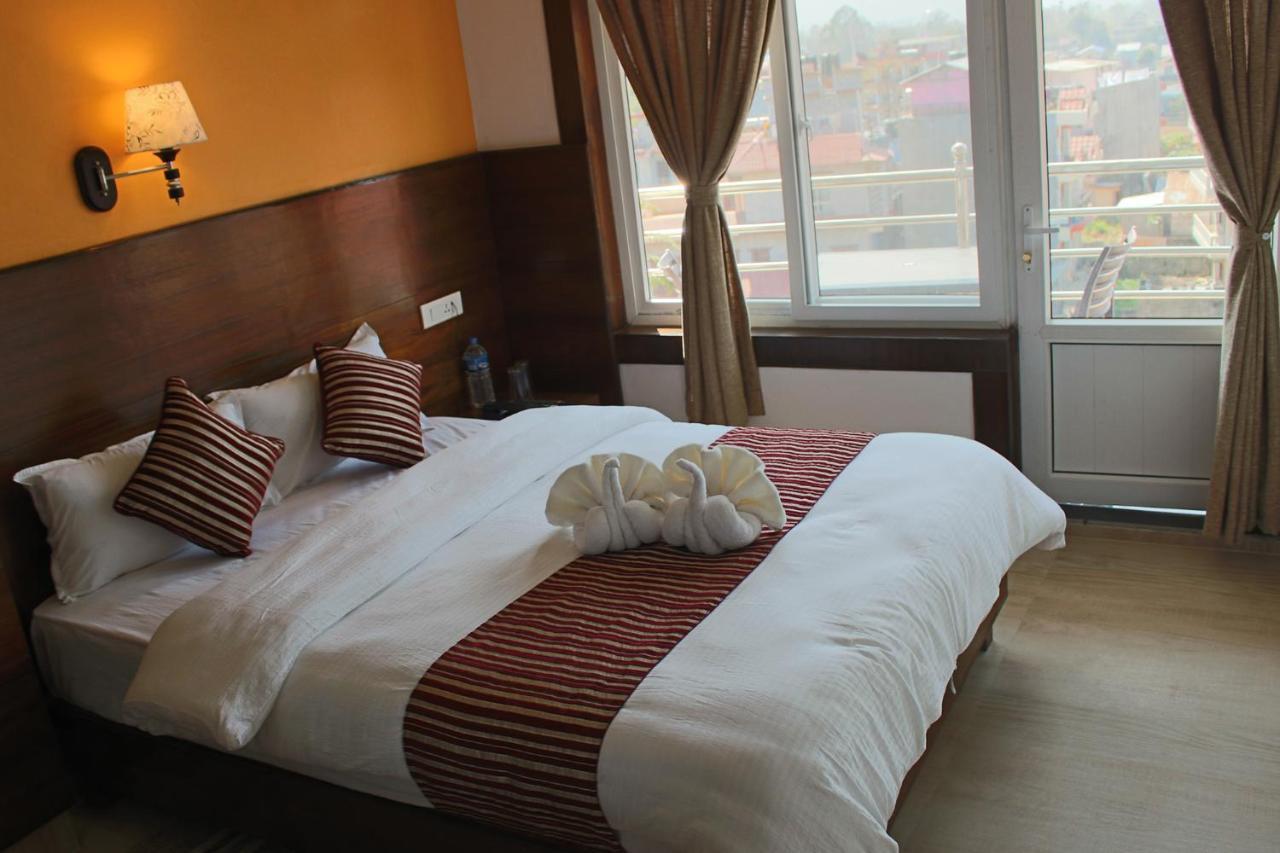 Hotel Lakeside Pvt. Ltd. Pokhara Exteriör bild